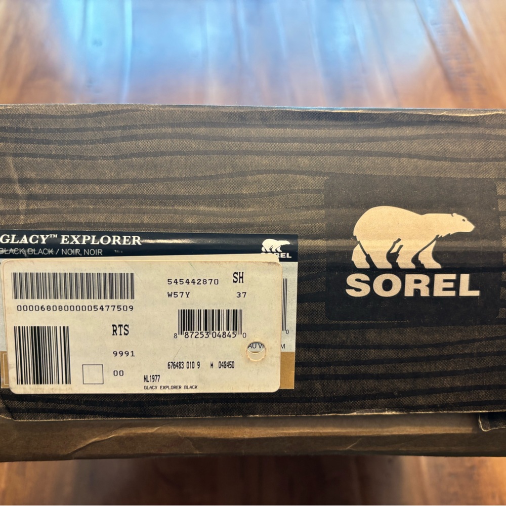 Sorel Glacy Explorer Boots with Vibrant Blue Laces - Picture 5 of 8